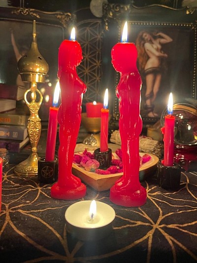 Découvrez le secret de l’envoûtement d’amour avec photo grâce au voyant Dovi. Un rituel spirituel authentique pour attirer, reconquérir ou renforcer l’amour dans votre couple avec des résultats visibles rapidement.